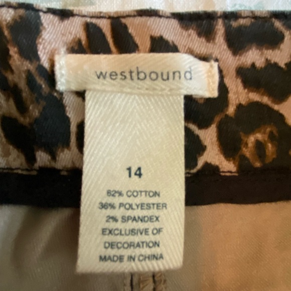 Westbound Leopard Print Pull On Capris - Picture 2 of 8